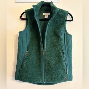 Ruff Hewn Forest Green Sherpa Vest size Medium. Full zip pockets